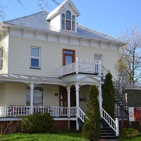 Auberge Internationale De Rivière-du-Loup エクステリア 写真